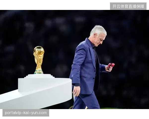 德尚大规模轮换导致后防线协同失误,暴露了法国队替补阵容磨合不足的隐患 德尚大规模轮换导致后防线协同失误,暴露了法国队替补阵容磨合不足的隐患